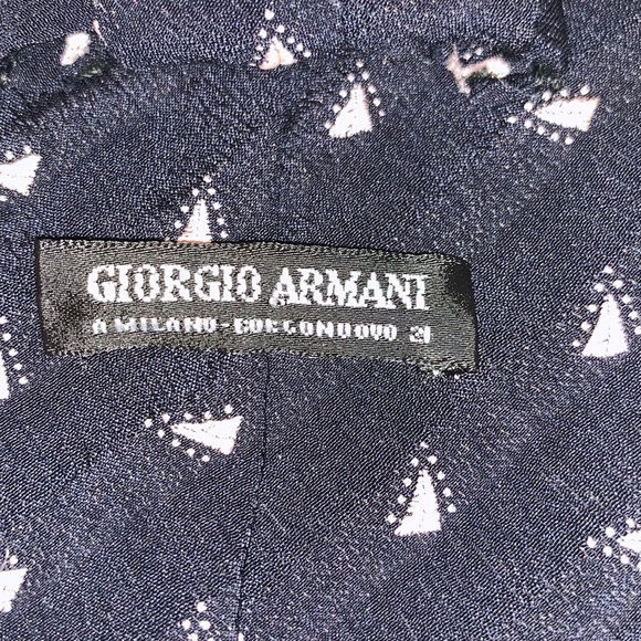 Giorgio Armani Navy with Light Pink Accents Neck Tie Hand Made in Italy - Picture 4 of 7